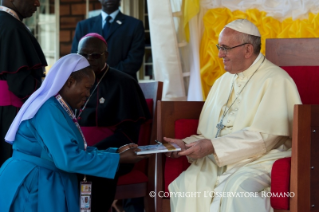 3-Viaje apostólico: Visita a la casa de caridad de Nalukolongo