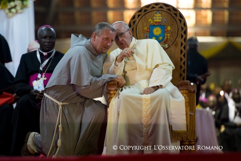 0-Apostolic Journey: Visit to Munyonyo and greeting to Catechists and Teachers