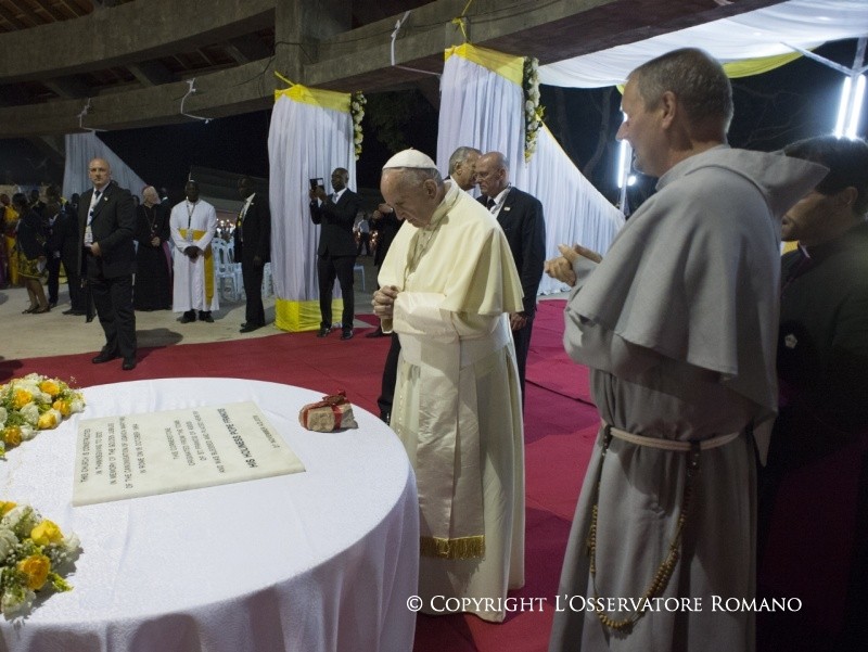 5-Apostolic Journey: Visit to Munyonyo and greeting to Catechists and Teachers