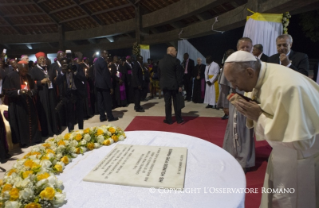 4-Apostolic Journey: Visit to Munyonyo and greeting to Catechists and Teachers