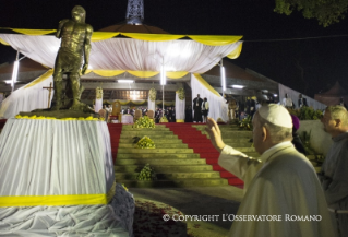 16-Apostolic Journey: Visit to Munyonyo and greeting to Catechists and Teachers