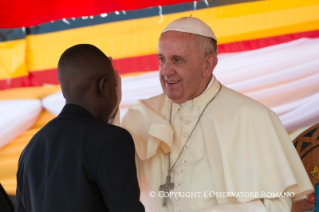 3-Voyage apostolique : Rencontre avec les jeunes &#xe0; Kololo Air Strip &#xe0; Kampala 