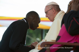 0-Voyage apostolique : Rencontre avec les jeunes &#xe0; Kololo Air Strip &#xe0; Kampala 