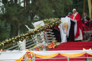 14-Voyage apostolique : Messe pour les martyrs d'Ouganda 