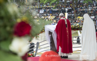 18-Voyage apostolique : Messe pour les martyrs d'Ouganda 