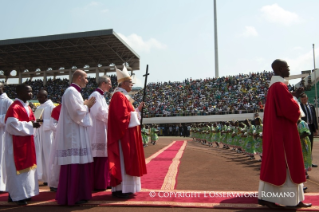 0-Viagem Apostólica: Santa Missa no Estádio Esportivo Barthélémy Boganda