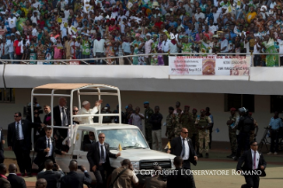 5-Viaje apostólico: Santa Misa en el Estadio del Complejo deportivo Barthélémy Boganda