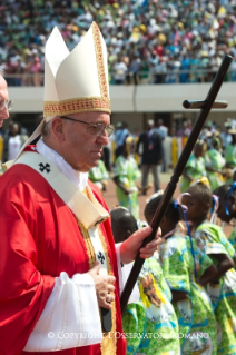 6-Apostolische Reise: Eucharistiefeier im Stadion der Sportanlage Barthélémy Boganda