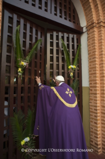 5-Viaje apost&#xf3;lico: Apertura de la Puerta santa de la Catedral de Bangui - Santa Misa con sacerdotes, religiosos, religiosas, catequistas y j&#xf3;venes