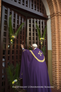 5-Voyage apostolique : Ouverture de la Porte Sainte de la Cathédrale de Bangui - Messe avec les pr&#xea;tres, religieux, religieuses, cat&#xe9;chistes et jeunes 