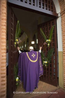 14-Viaje apost&#xf3;lico: Apertura de la Puerta santa de la Catedral de Bangui - Santa Misa con sacerdotes, religiosos, religiosas, catequistas y j&#xf3;venes