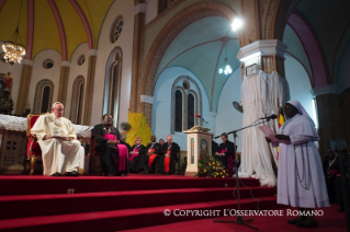 3-Viaje apostólico: Encuentro con sacerdotes, religiosos, religiosas y seminaristas