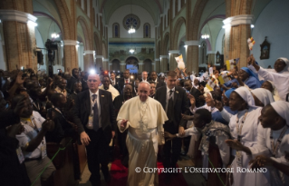 10-Viaggio Apostolico: Incontro con Sacerdoti, Religiosi, Religiose e Seminaristi a Kampala