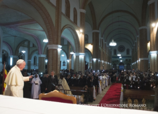 15-Viaje apostólico: Encuentro con sacerdotes, religiosos, religiosas y seminaristas