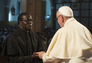 12-Viaje apostólico: Encuentro con sacerdotes, religiosos, religiosas y seminaristas