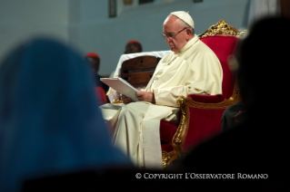 18-Viaje apostólico: Encuentro con sacerdotes, religiosos, religiosas y seminaristas