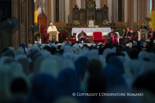 24-Viaje apostólico: Encuentro con sacerdotes, religiosos, religiosas y seminaristas