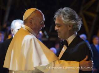 15-Apostolic Journey: Prayer vigil for the Festival of families at the B. Franklin Parkway 