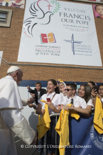 0-Viaje apostólico: Visita a la escuela Nuestra Se&#xf1;ora Reina de los &#xc1;ngeles y encuentro con ni&#xf1;os y familias de inmigrantes