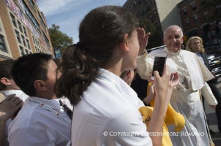 2-Viagem Apost&#xf3;lica: Visita ao Col&#xe9;gio Nossa Senhora Rainha dos Anjos e encontro com crian&#xe7;as e fam&#xed;lias de imigrantes no Harlem 