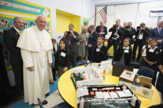 4-Voyage apostolique : Visite à l'école « Notre-Dame, Reine des Anges » et rencontre avec des enfants et des familles d'immigrés