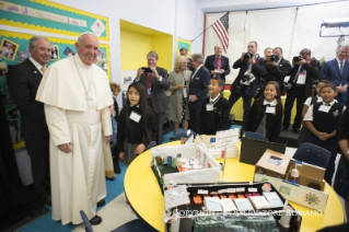 4-Viagem Apost&#xf3;lica: Visita ao Col&#xe9;gio Nossa Senhora Rainha dos Anjos e encontro com crian&#xe7;as e fam&#xed;lias de imigrantes no Harlem 