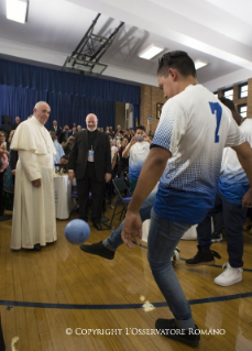 8-Viaje apostólico: Visita a la escuela Nuestra Se&#xf1;ora Reina de los &#xc1;ngeles y encuentro con ni&#xf1;os y familias de inmigrantes