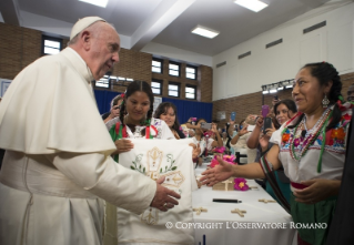 9-Viaggio Apostolico: Visita alla Scuola &#x201c;Nostra Signora, Regina degli Angeli&#x201d; e incontro con bambini e famiglie di immigrati