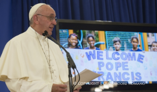 12-Viaggio Apostolico: Visita alla Scuola &#x201c;Nostra Signora, Regina degli Angeli&#x201d; e incontro con bambini e famiglie di immigrati