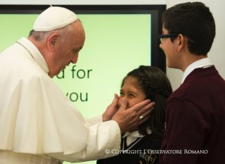 16-Voyage apostolique : Visite à l'école « Notre-Dame, Reine des Anges » et rencontre avec des enfants et des familles d'immigrés