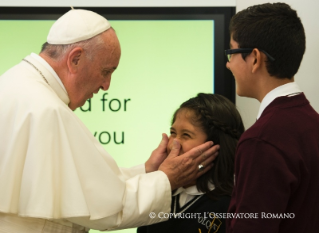 16-Viagem Apost&#xf3;lica: Visita ao Col&#xe9;gio Nossa Senhora Rainha dos Anjos e encontro com crian&#xe7;as e fam&#xed;lias de imigrantes no Harlem 