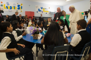 20-Viaje apostólico: Visita a la escuela Nuestra Se&#xf1;ora Reina de los &#xc1;ngeles y encuentro con ni&#xf1;os y familias de inmigrantes