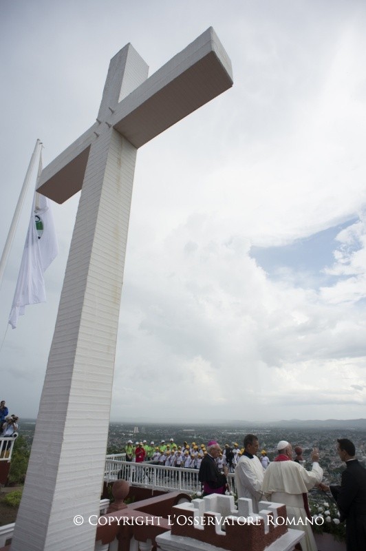 2-Bendici&oacute;n de la ciudad de Holgu&iacute;n