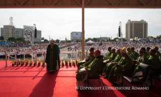 10-Apostolic Journey: Holy Mass 