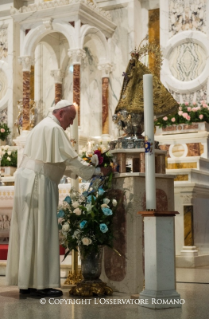 10-Prière à la <i>Virgen de la Caridad</i>