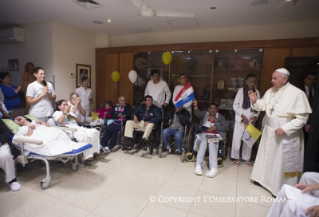 2-Voyage apostolique : Visite &#xe0; l'H&#xf4;pital g&#xe9;n&#xe9;ral p&#xe9;diatrique &#xab; Ni&#xf1;os de Acosta N&#x303;u &#xbb; 