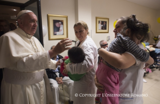 4-Viaggio Apostolico: Visita all'Ospedale Generale Pediatrico “Niños de Acosta Ñu” 