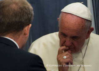 9-Viagem Apostólica: Conversa do Papa com os jornalistas durante a viagem de retorno de Asunci&#xf3;n a Roma