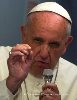 16-Viaggio Apostolico: Conversazione del Papa con i giornalisti nel viaggio di ritorno da Asunción a Roma