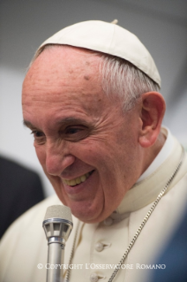 3-Viagem Apostólica: Conversa do Papa com os jornalistas durante a viagem de retorno de Asunci&#xf3;n a Roma