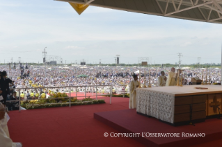 4-Apostolic Journey: Holy Mass