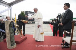 3-Viaje apostólico: Encuentro con las autoridades y con el Cuerpo Diplomático en los jardines del Palacio de López 