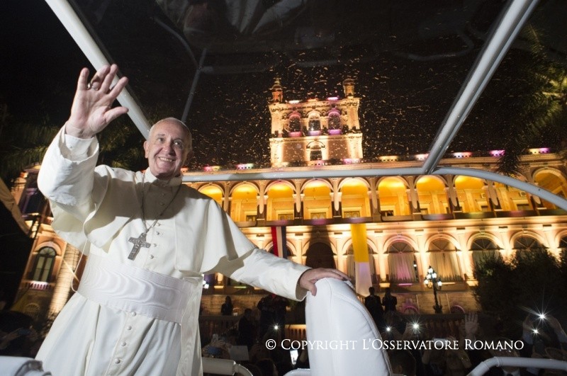 16-Apostolic Journey: Meeting with government authorities and the diplomatic corps 