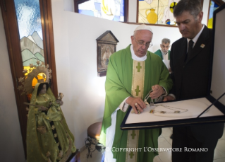 0-Viaggio Apostolico: Parole del Santo Padre in occasione della consegna delle decorazioni alla Vergine di Copacabana, Patrona della Bolivia