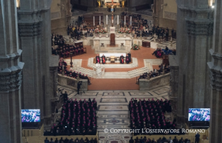 6-Visite pastorale : Rencontre avec les participants au V<sup>e</sup> Congrès de l'Église italienne à Florence
