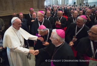 8-Visite pastorale : Rencontre avec les participants au V<sup>e</sup> Congrès de l'Église italienne à Florence
