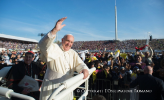 0-Visita Pastoral: Santa Missa no Est&#xe1;dio Municipal Artemio Franchi em Florença 