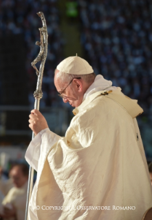 3-Visita Pastoral: Santa Missa no Est&#xe1;dio Municipal Artemio Franchi em Florença 