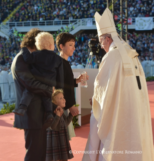 8-Visita Pastoral: Santa Missa no Est&#xe1;dio Municipal Artemio Franchi em Florença 