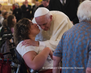 14-Visita pastoral: Encuentro con los enfermos y discapacitados
